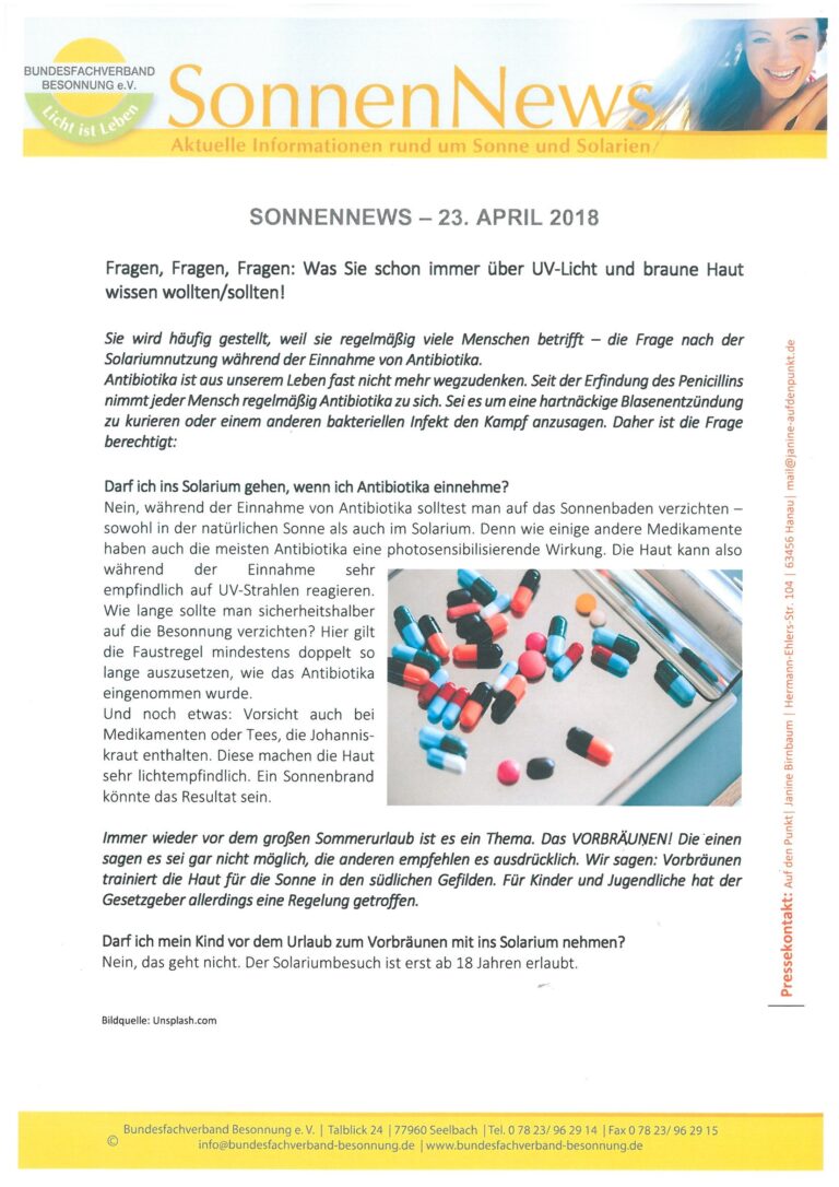 Ein Newsletter mit dem Titel „SonnenNews“ vom 23. April 2018. Er enthält einen Text zu UV-Licht, Antibiotika und Hautgesundheit. In der oberen rechten Ecke ist auf einem sonnigen Hintergrund ein Bild einer blauen Sonnenbrille und eines Stifts zu sehen.