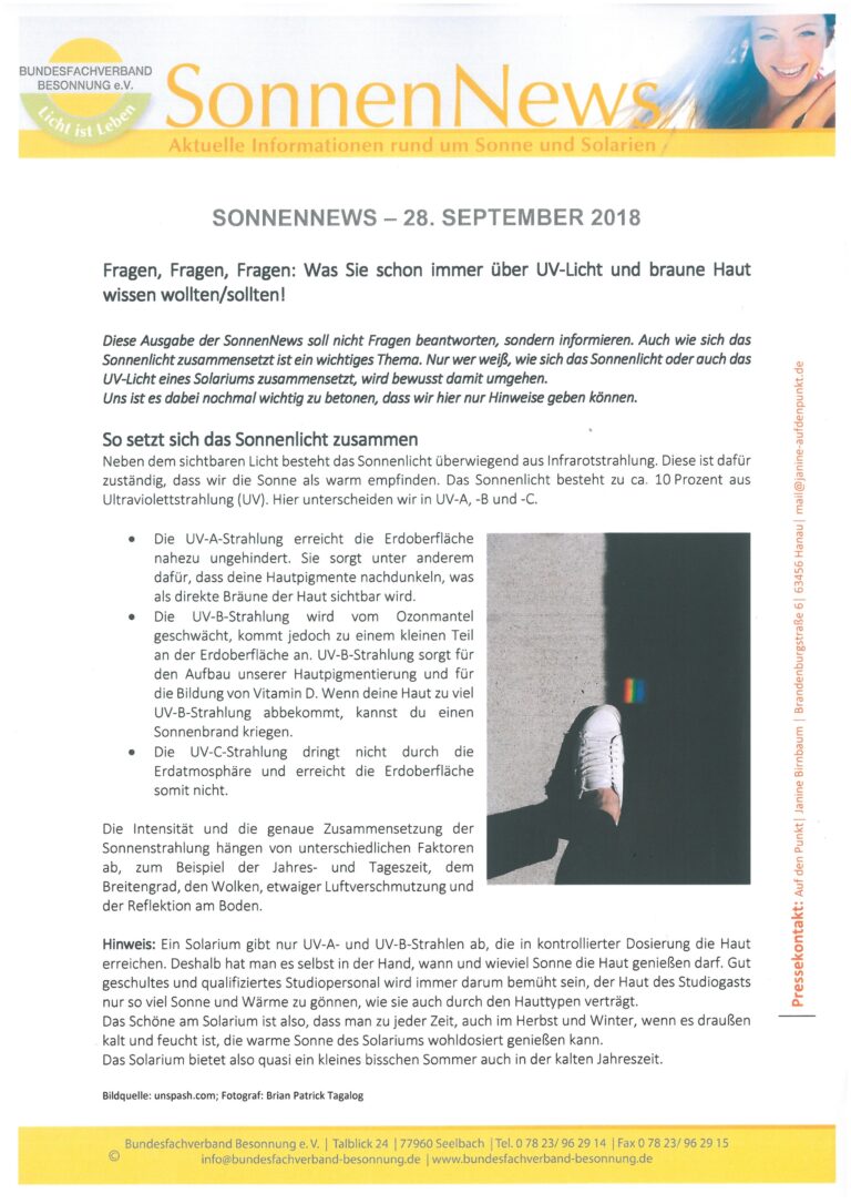 Ein Newsletter mit dem Titel „SonnenNews“ vom 28. September 2018. Er befasst sich mit UV-Licht und Haut und enthält eine UV-Strahlungstabelle sowie Sicherheitsempfehlungen. Das Design enthält blaue und gelbe Akzente und in der oberen rechten Ecke ein Frauenbild.